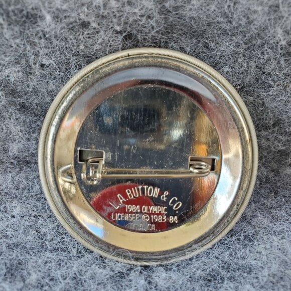 VTG 1984 Los Angeles Olympics Sam The Olympic Eagle Jumping Hurdle Pin Hologram - Picture 6 of 8